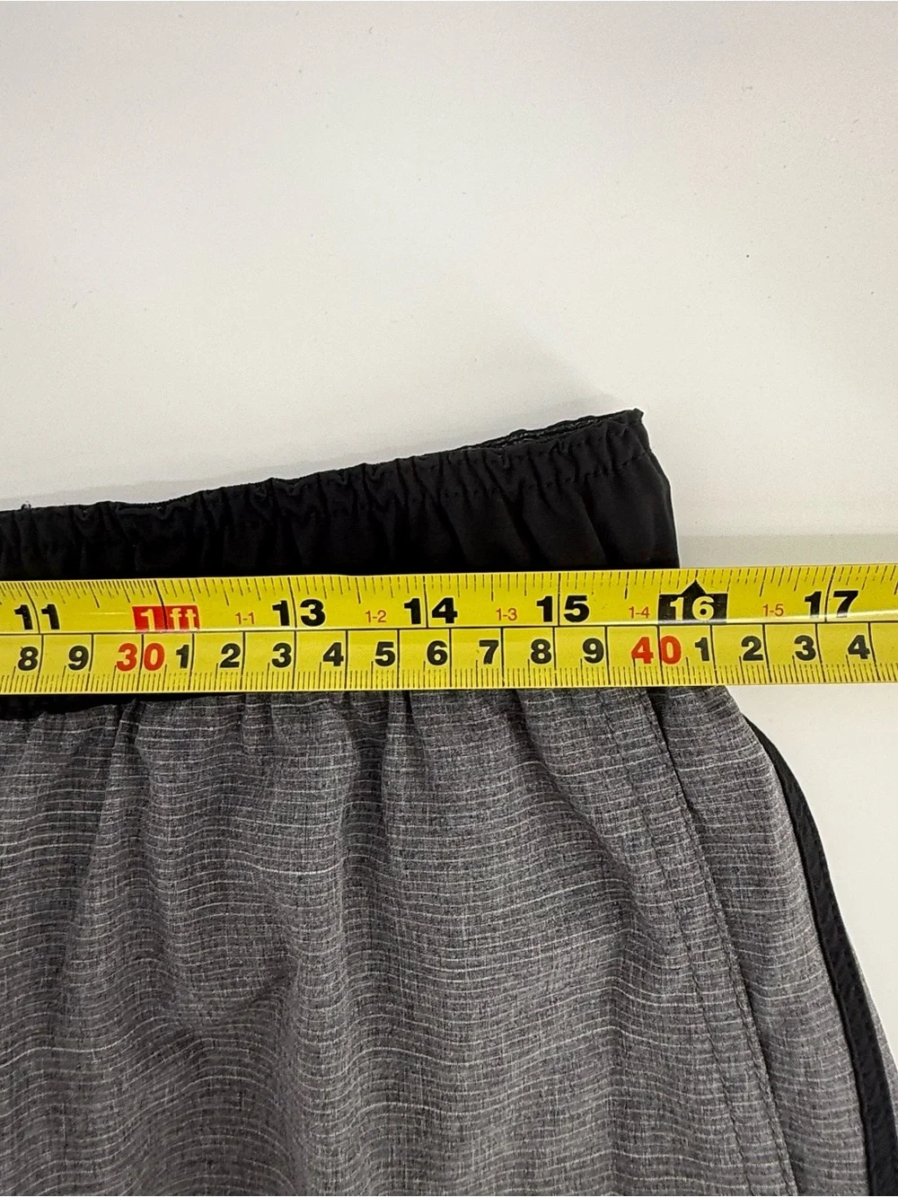 Vuori Bank Shorts Mens Large Gray Hybrid Drawstring Pocket Stretch Performance